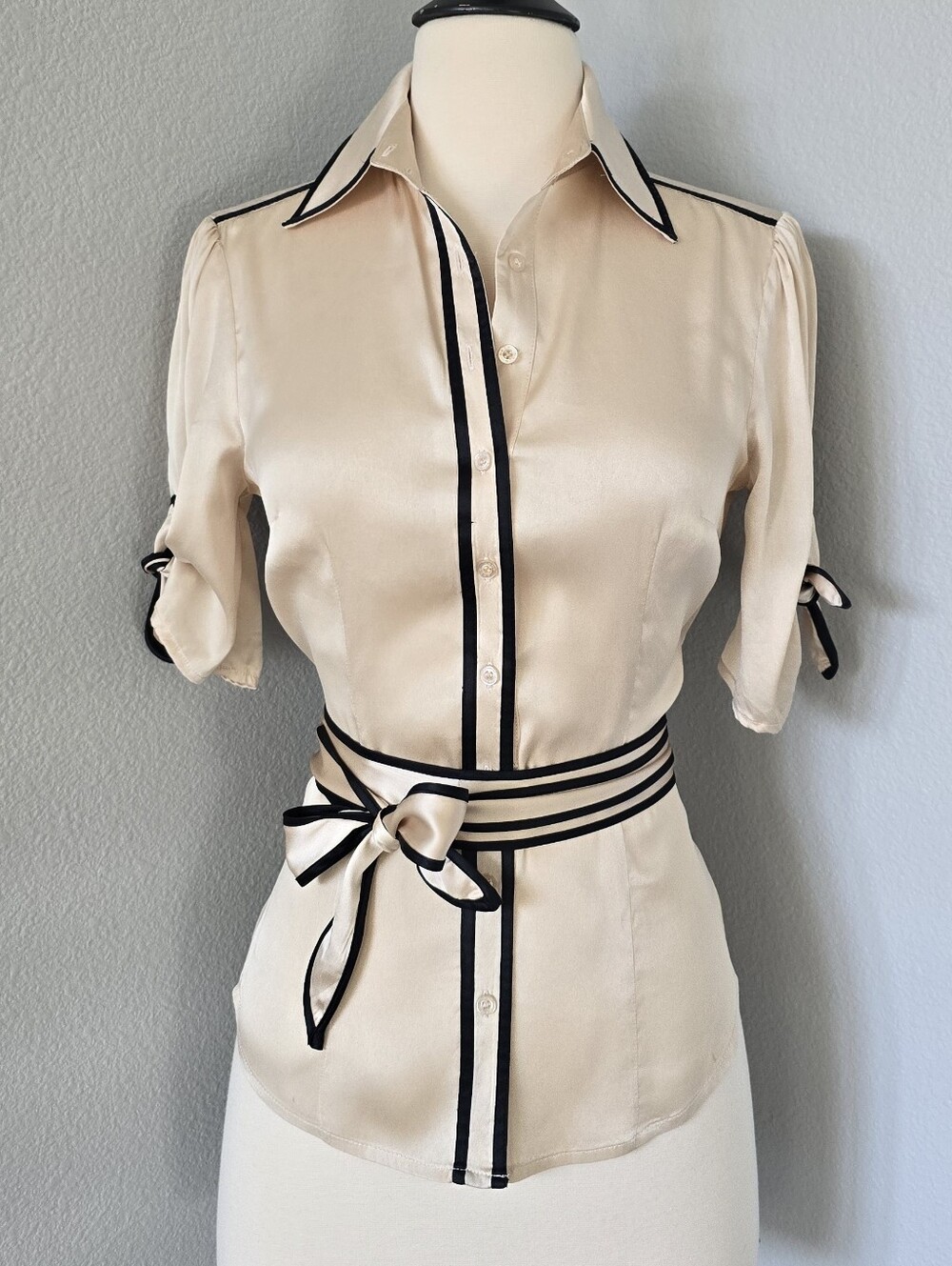 bebe Silk Champagne/Cream Black Trim Tie Waist Button Up Collar Blouse XS
